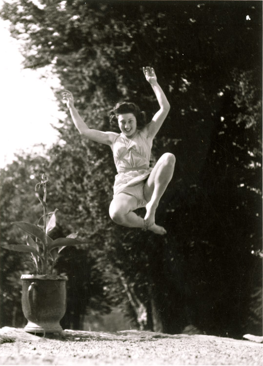 Jacques-Henri Lartigue - Huguette Sabouret au Château des Essarts, Veyvialle, France Jacques-Henri Lartigue - Huguette Sabouret au Château des Essarts, Veyvialle, France