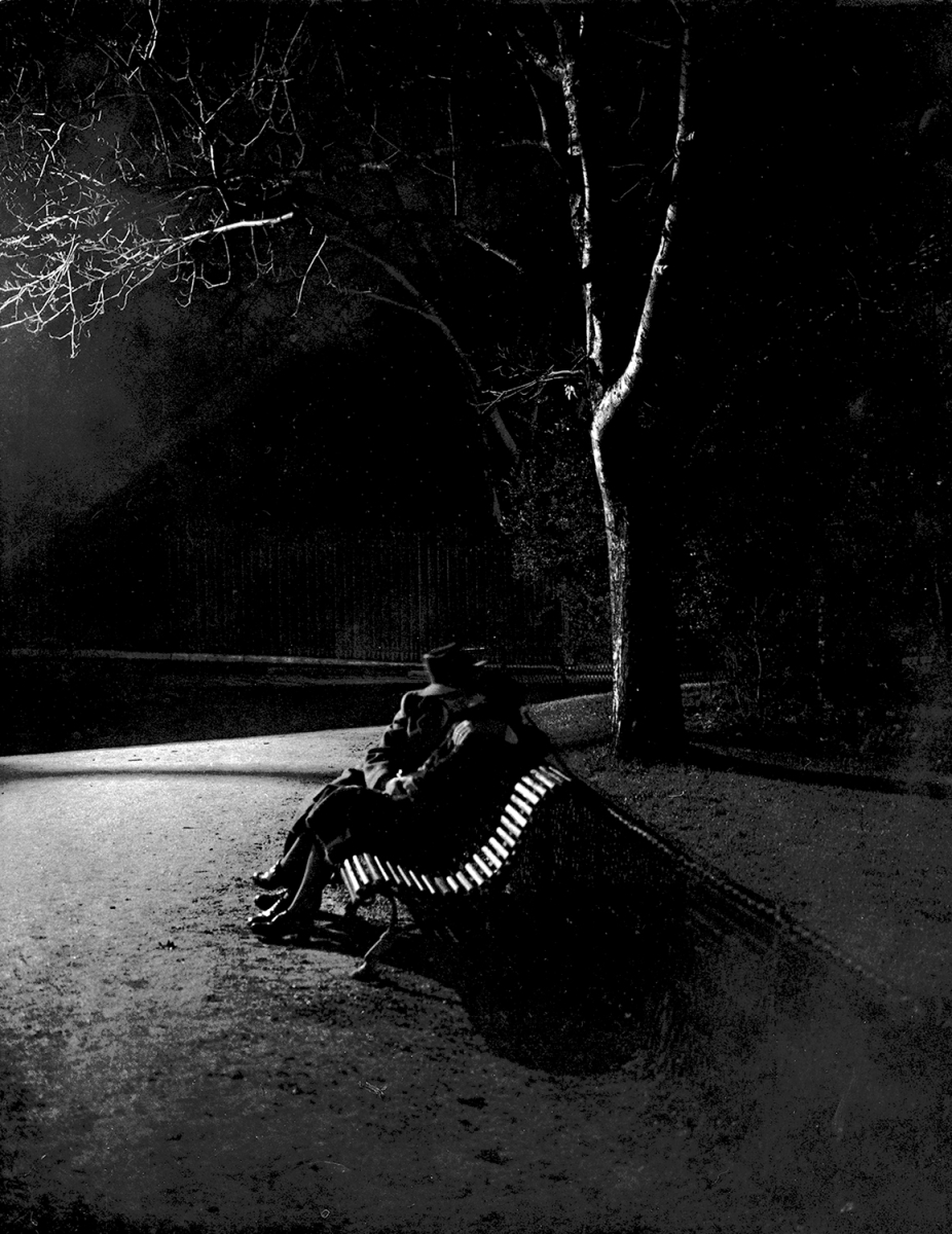 Brassai (Gyula Halasz) - Couple on Paris Bench in Jardin des Tuileries Brassai (Gyula Halasz) - Couple on Paris Bench in Jardin des Tuileries