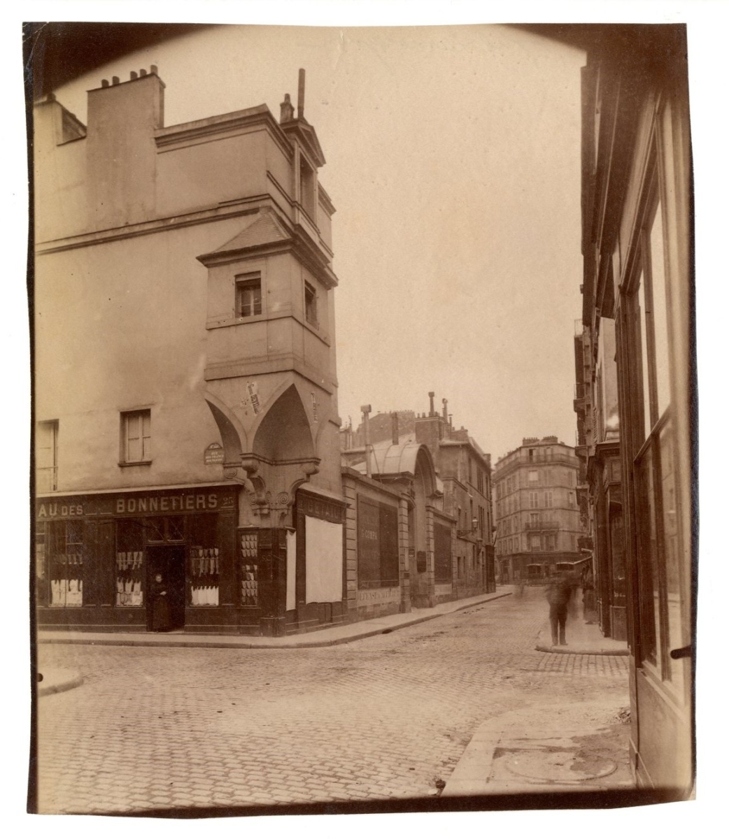 Jean-Eugene-Auguste Atget - Hôtel Lamoignon, Rue des Francs-Bourgeois, Paris Jean-Eugene-Auguste Atget - Hôtel Lamoignon, Rue des Francs-Bourgeois, Paris