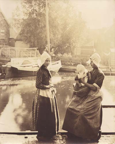 Emile Frechon - Woman and Her Daughters