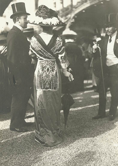 Seeberger Freres (Jules Louis, Henri) - Fashion at the Longchamp Racetrack, France